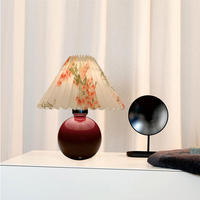 Lampe de chevet moderne à LED à commande tactile, à piles, à intensité variable, avec abat-jour plissé en céramique, pour salon et chambre à coucher