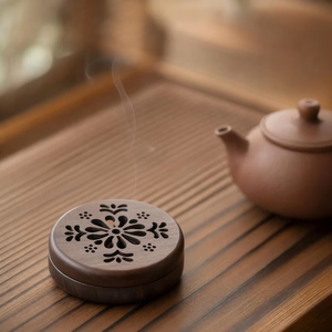 Support d'encens ajouré en bois de noyer avec couvercle, brûleur d'encens en spirale - Product Image 1