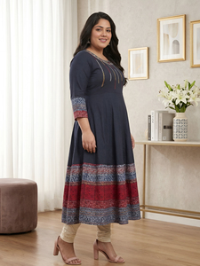 Anarkali Kurta en coton brodé bleu, taille plus, col rond, manches trois quarts, toucher doux, vêtements de cérémonie pour femmes - Product Image 2