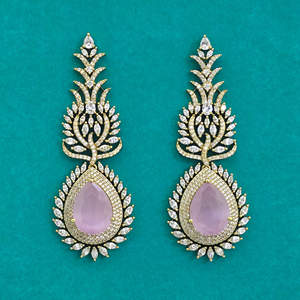 Pendientes Clásicos Americanos de Última Moda con Latón y Circonita, Diseño Largo, Chapado Mehndi, Modelo 444103 - Product Image 4