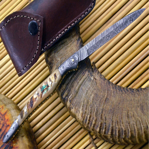 Couteau de chasse en acier Damas, lame à pointe tombante, avec manche en bois et étui en cuir, pour usage en plein air et camping - Product Image 1