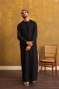 Thobe Saudí de Alta Calidad, Ropa Islámica para Hombre, Proveedor Mayorista en Pakistán, Thobe Masculino de Algodón Transpirable - Product Image 3