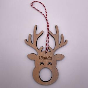 Adorno Navideño de Madera Personalizado con Forma de Ciervo, Nombre Grabado Wanda, Objetos Decorativos Navideños, Decoración para Colgar en la Pared, Diseño Tradicional - Product Image 1