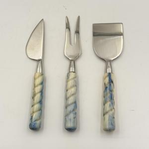 Juego de Cuchillos para Queso de Calidad Sostenible con Mango de Resina, Cuchillo para Cortar Queso, Pizza y Pasteles, y Tenedor con Acabado Brillante para Cocina - Product Image 1