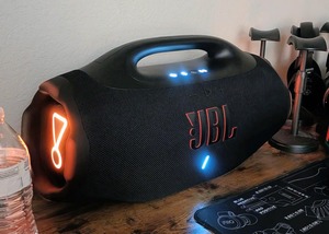 บูมบ็อกซ์ 4 - ลำโพงพกพากันน้ำที่ทรงพลังที่สุด พร้อมเสียงระดับมืออาชีพ ให้เวลาเล่นเพลงได้นานถึง 34 ชั่วโมง - Product Image 3