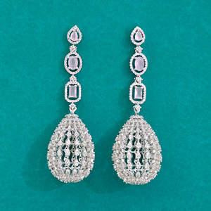 Mayorista y Fabricante de Pendientes Clásicos Americanos con Baño de Rodio, Latón y Circonita 444107 - Product Image 5