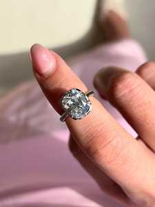 Bague en diamant de laboratoire taille coussin 4 carats, style vintage antique, pour fiançailles – Collection Old Mine - Product Image 1