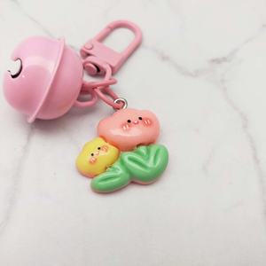 Adorable Llavero de Campana Rosa Pastel con Flores, Hecho de Resina Plástica, Lindo y Moderno para Uso Diario de Chicas y Mujeres - Product Image 1