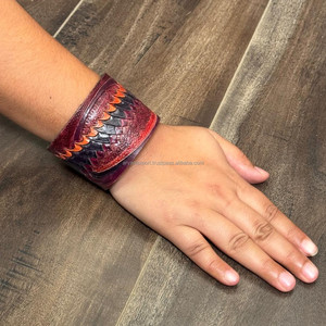 กำไลข้อมือหนังทำมือปรับได้สำหรับผู้ชายและผู้หญิงดีไซน์ลายมังกร - Product Image 4