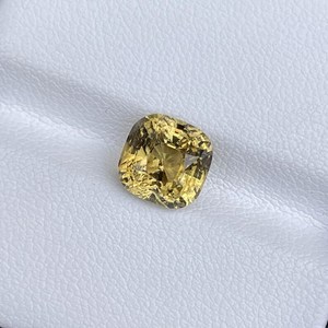 Chrysoberyl Jaune Naturel Carré du Rajasthan, Pierre Précieuse Non Montée 2,00 Ct, Évaluée par un Tier, ZUBEDA GEMS pour la Fabrication de Bijoux - Product Image 3