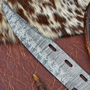 Lame de couteau Bowie en acier de Damas de 12,5 po – Lame forgée à la main, pleine longueur, style médiéval, forgée par un forgeron, pièce brute - Product Image 4