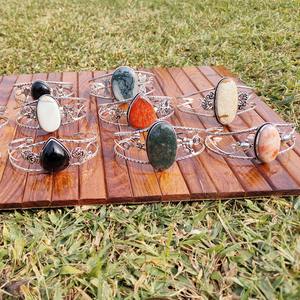 Brazaletes de Latón con Piedras Preciosas Naturales, Bañados en Plata, Clásicos Unisex para Equilibrio Energético, Bienestar Espiritual, Regalo Elegante - Product Image 1