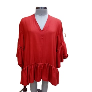 Vestido corto holgado de algodón con bolsillos, color liso, con volantes - Product Image 1