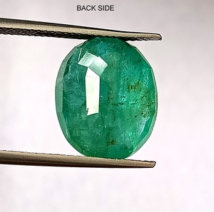 Pierre précieuse ovale facettée en émeraude verte naturelle de Zambie de 9,05 carats pour la fabrication de bijoux - Product Image 4