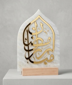 Estatua de Luna Creciente y Mezquita en Metal Dorado Martillado – Figura Islámica con Base Ovalada de Madera Sólida para Decoración de Ramadán y Eid - Product Image 6