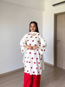 Kurti en coton imprimé cœur blanc avec palazzo et dupatta rouges – Ensemble décontracté traditionnel indien et pakistanais pour femme, longueur cheville, coupe ample - Product Image 3