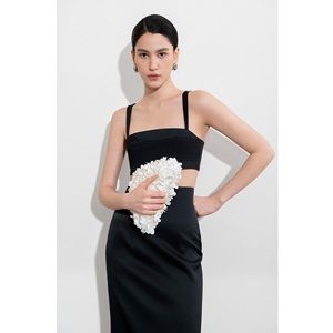 Blusas al por mayor para mujer, top bandeau de satén ODM, elegante, sin mangas, ajustado, conjuntos de blusas y camisas para mujer de Vietnam - Product Image 3