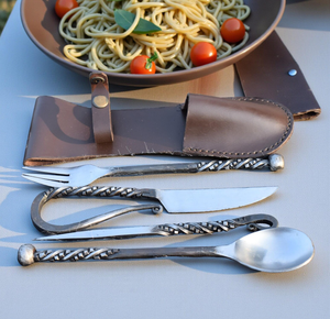 Juego de Cubiertos de Metal con Diseño Antiguo en Plata Hecho a Mano, Cubiertos Ecológicos de Calidad Duradera, Nuevo, Fabuloso, de Súper Calidad - Product Image 1