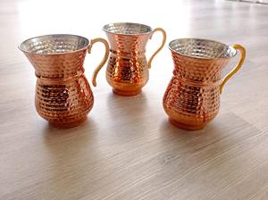 Mug en cuivre martelé style royal avec poignée, parfait pour la bière, le thé, le café, vaisselle vintage et élégante pour le service au bar - Product Image 3