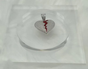 Colgante de Diamantes de Plata de Lujo Personalizado de Buena Calidad, Joyería Personalizada para Parejas, Juego a Juego para Él y Ella, Disponible para Fiestas - Product Image 3