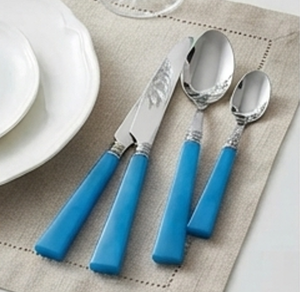 Ensemble de couverts modernes avec manches bleus, couteau, fourchette et cuillère en acier inoxydable, compatibles lave-vaisselle, pour un usage quotidien - Product Image 2