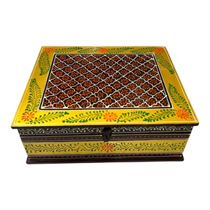 Caja Decorativa Cuadrada de Madera Hecha a Mano, Diseño Floral Tradicional, Amarillo, Verde, Rojo, Negro, Decoración del Hogar, Sala de Estar, Interior, Mesa - Product Image 3