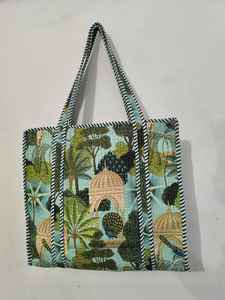 กระเป๋าโท้ทผ้าฝ้ายพิมพ์ลายบล็อกแฮนด์เมดจากชัยปุระ คุณภาพพรีเมียม สีพื้น ทนทาน ปิดด้วยซิป เป็นมิตรกับสิ่งแวดล้อม จุของได้เยอะ - Product Image 4