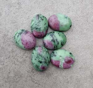 Cabujón de Rubí Zoisita Natural Ovalado Calibrado, Piedra Preciosa Suelta para Fabricación de Joyas y Manualidades - Product Image 4