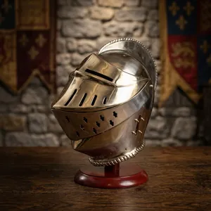 Casco de Caballero Medieval Decorativo, Pieza Decorativa con Acabado Plateado Antiguo, Casco de Caballero de Metal para Exhibición en el Hogar, Oficina, Escritorio o Mesa - Product Image 4