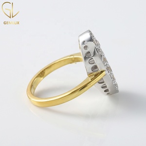 Bague sertie de diamants moissanite taille ronde, Bague Bella, Bague de fiançailles inspirée des célébrités, Bague de mariage bicolore en or 10 carats - Product Image 4