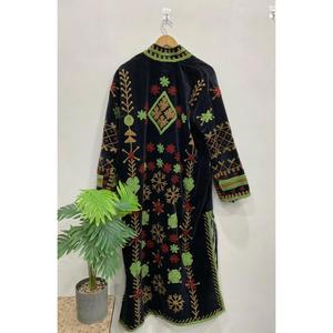 เสื้อแจ็คเก็ตยาวผ้ากำมะหยี่ปักลายดอกไม้สีดำพรีเมียม สไตล์โบฮีเมียน แขนยาว คอตั้ง เสื้อคลุมสำหรับผู้หญิงช่วงฤดูใบไม้ร่วง - Product Image 4