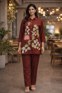 Traje de novia de georgette de diseñador para mujer con bordados elaborados y cancan - Product Image 2