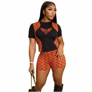 Ensemble 2 pièces pour femmes, t-shirt ajusté noir et short cycliste rose à imprimé croissant, tenue sexy, ensemble assorti streetwear d'été - Product Image 2