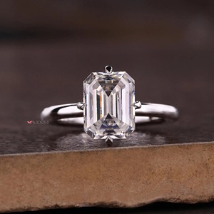 Bague solitaire en diamant taille émeraude 2 carats avec sertissage boussole en or massif 14 carats, certifiée IGI, bijoux de luxe - Product Image 6