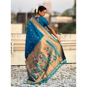 Sari Paithani bleu paon avec détails tissés en zari, vêtements indiens et pakistanais - Product Image 4