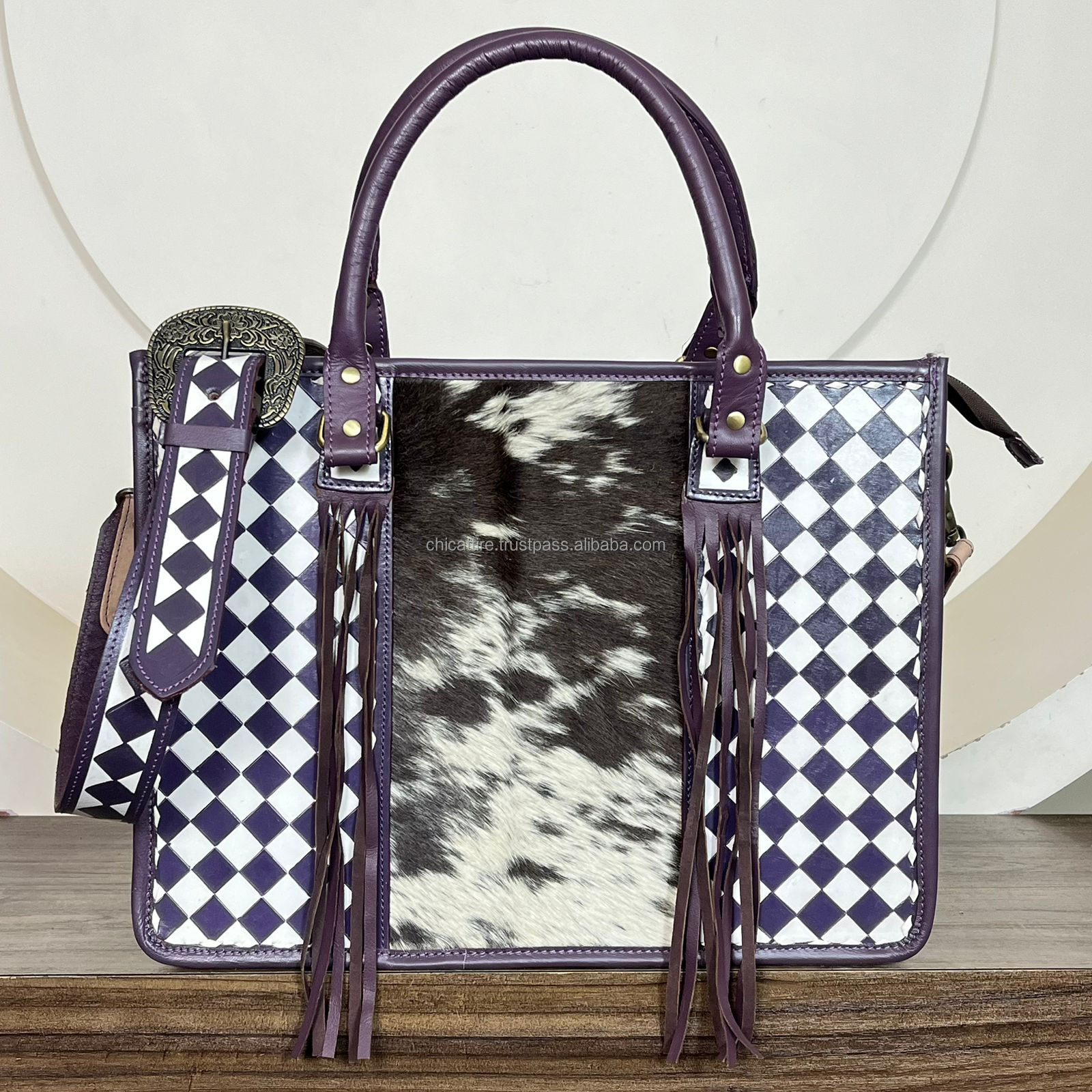 À carreaux violets et blancs