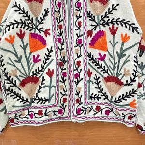 เสื้อแจ็คเก็ตผู้หญิงปักลายโบโฮ ผ้าขนสัตว์ผสม งานฝีมือลายดอกไม้ เสื้อโค้ทฤดูหนาวสไตล์ชาติพันธุ์  งานปักลายสไตล์วินเทจ - Product Image 3