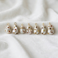 Pendentif en perle baroque d'eau douce irrégulière avec pierres précieuses multiples, breloque en laiton plaqué or pour femme