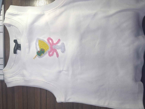 Hermosa Camiseta sin Mangas con Bordado Floral de Diseño, Adornos de Cuentas de Primera Calidad y Detalles Hechos a Mano Exclusivos y Modernos - Product Image 6
