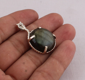 Colgante Redondo de Labradorita Hecho a Mano con Engaste de Plata de Ley 925, Estilo Bohemio Vintage, Piedra Brillante en Forma de Lágrima, Collar de 18 Pulgadas - Product Image 3