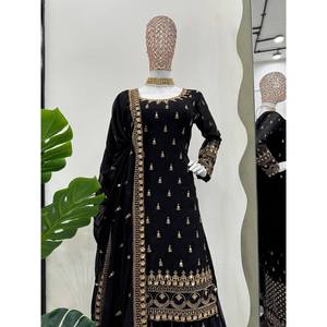 Tenue de soirée taille XL avec fil et séquence pour un look élégant - Product Image 2