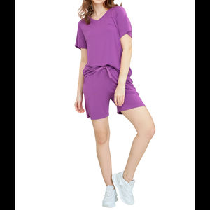 Ensembles de survêtements courts tendance pour l'été, avec logo personnalisé, pour femmes, comprenant un crop top en coton et un short moulant - Product Image 4