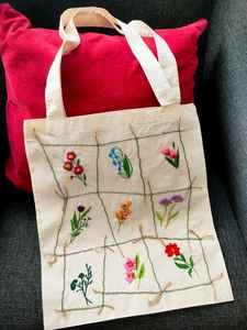 Sac fourre-tout en toile de coton blanc avec broderie de coquillages et étoiles de mer perlée, petit sac de courses, sac de voyage pour la plage et les vacances - Product Image 3