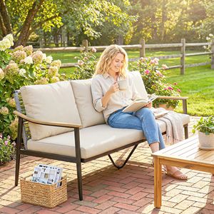 Divano da Esterno a 3 Posti in Vimini Color Kaki con Schienale e Braccioli Effetto Legno, Cuscini Inclusi per Giardino e Cortile - Product Image 2