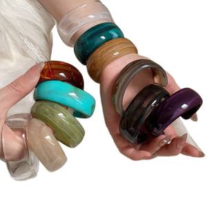 Bracelet en résine léger et durable pour femme, jonc coloré tendance avec motif ange et éléphant - Product Image 3