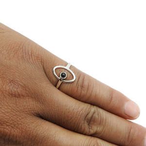 แหวนดีไซน์สวยงามประดับด้วยพลอยออนิกซ์สีดำทรงกลมธรรมชาติ ทำจากเงินแท้ 925  งานฝีมือประณีต สไตล์โบฮีเมียน สำหรับเธอ - Product Image 4