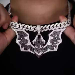 Collar con Colgante de Ala de Murciélago con Incrustaciones de Diamantes Blancos y Negros, Estilo Hip Hop, Cadena Cubana, Joyería para Hombre - Product Image 1