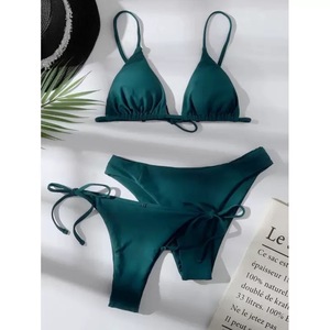Ensemble de bikini triangle dos nu pour femme avec string et liens latéraux, deux couleurs unies, extensible, séchage rapide, en Spandex/Polyester, pour la plage et les vacances - Product Image 3