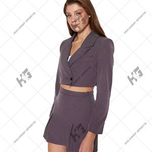 Conjunto de Falda y Blazer Corto para Mujer, Tejido Antiarrugas, con un Solo Botón, Color Gris, Estilo Casual Chic, Alta Calidad, Venta al Por Mayor - Product Image 5