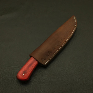 Couteau EDC à lame fixe en acier Damas, forgé à la main, manche en bois Pakka rouge, bolster en bois de rose, pour camping, bushcraft et utilisation polyvalente - Product Image 3
